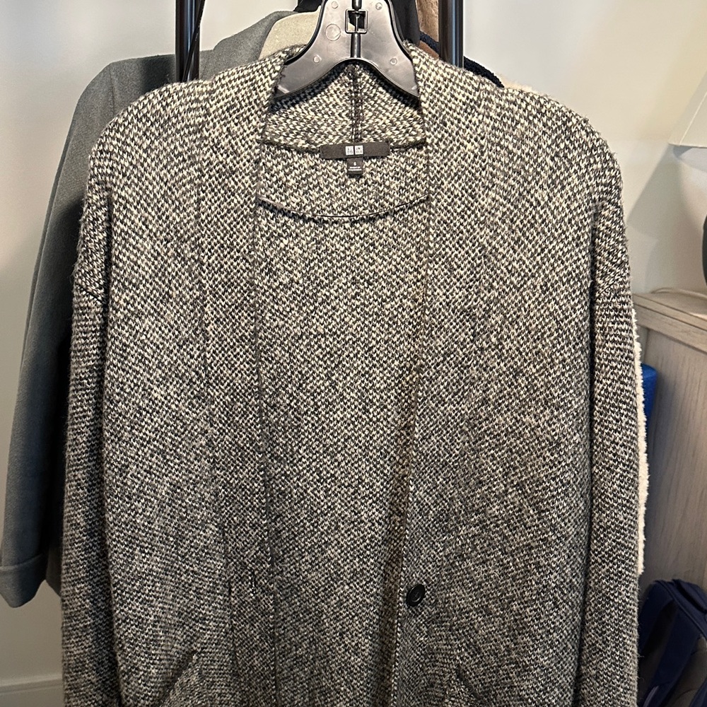 Uniqlo Black and White Women’s Cardigan Coat